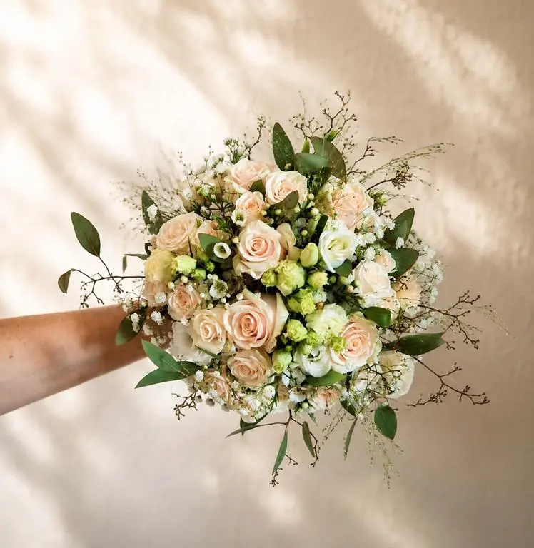 Brautstrauß mit Rosen vom Blumenhaus Färber für Hochzeiten in Görlitz und Umgebung